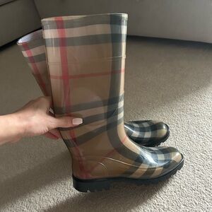 Authentic BURBERRY Rain Boots, 40